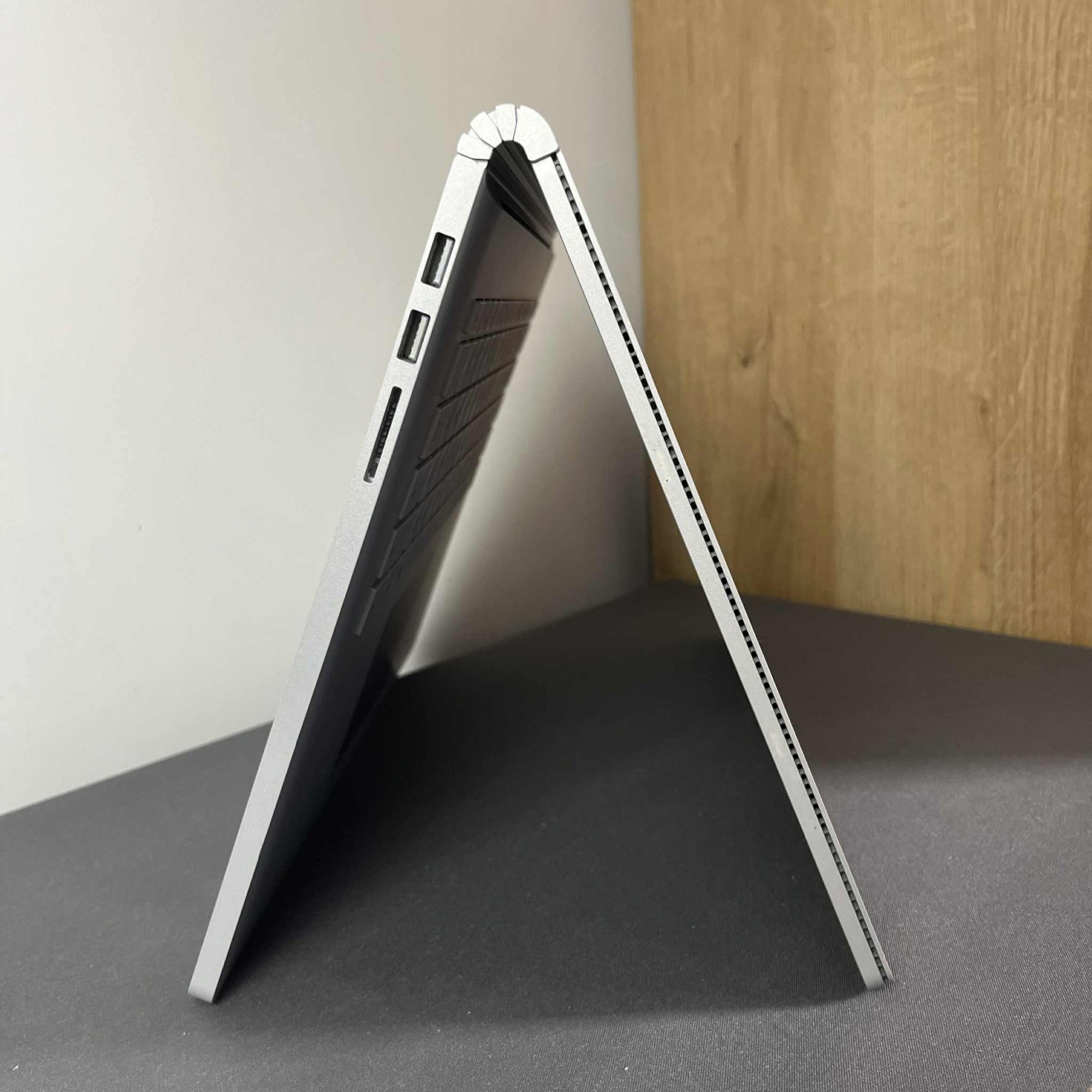 Microsoft Surface Book 3 – 15″ z Quadro RTX 3000 i 32GB RAM